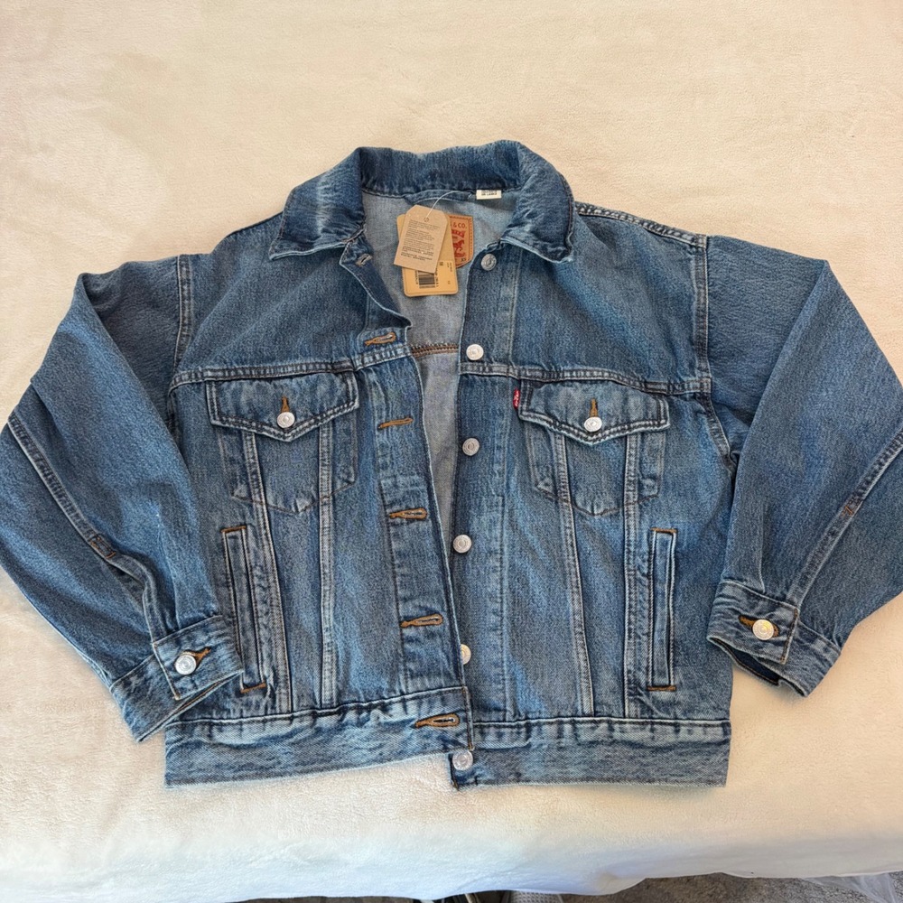 Levis Ex-Boyfriend Trucker Jacket Medium Wash Denim A1743-0046 XS NWT